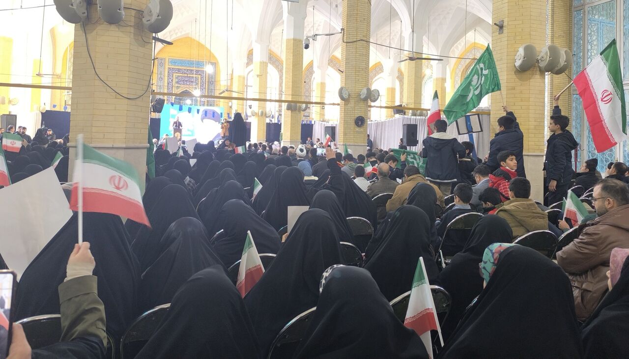 طنين لبيك يا حيدر در كرج ؛مقاومت در برابر زياده خواهى دشمن ادامه دارد