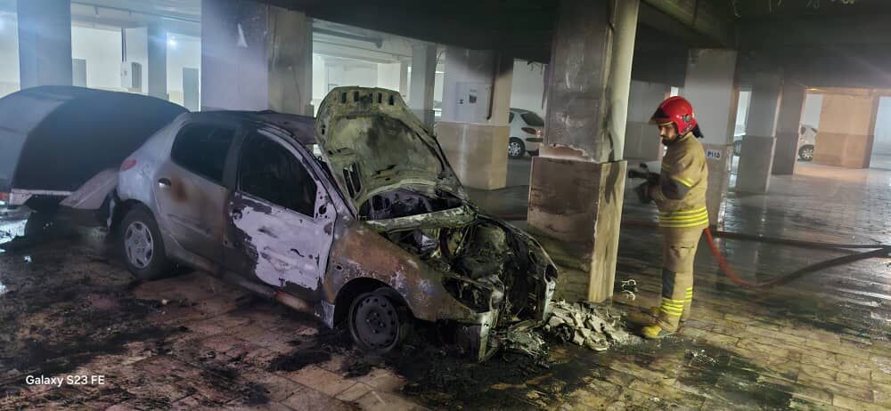 آتش سوزى در يك مجتمع مسكونى كرج؛٦٥ نفر نجات يافتند